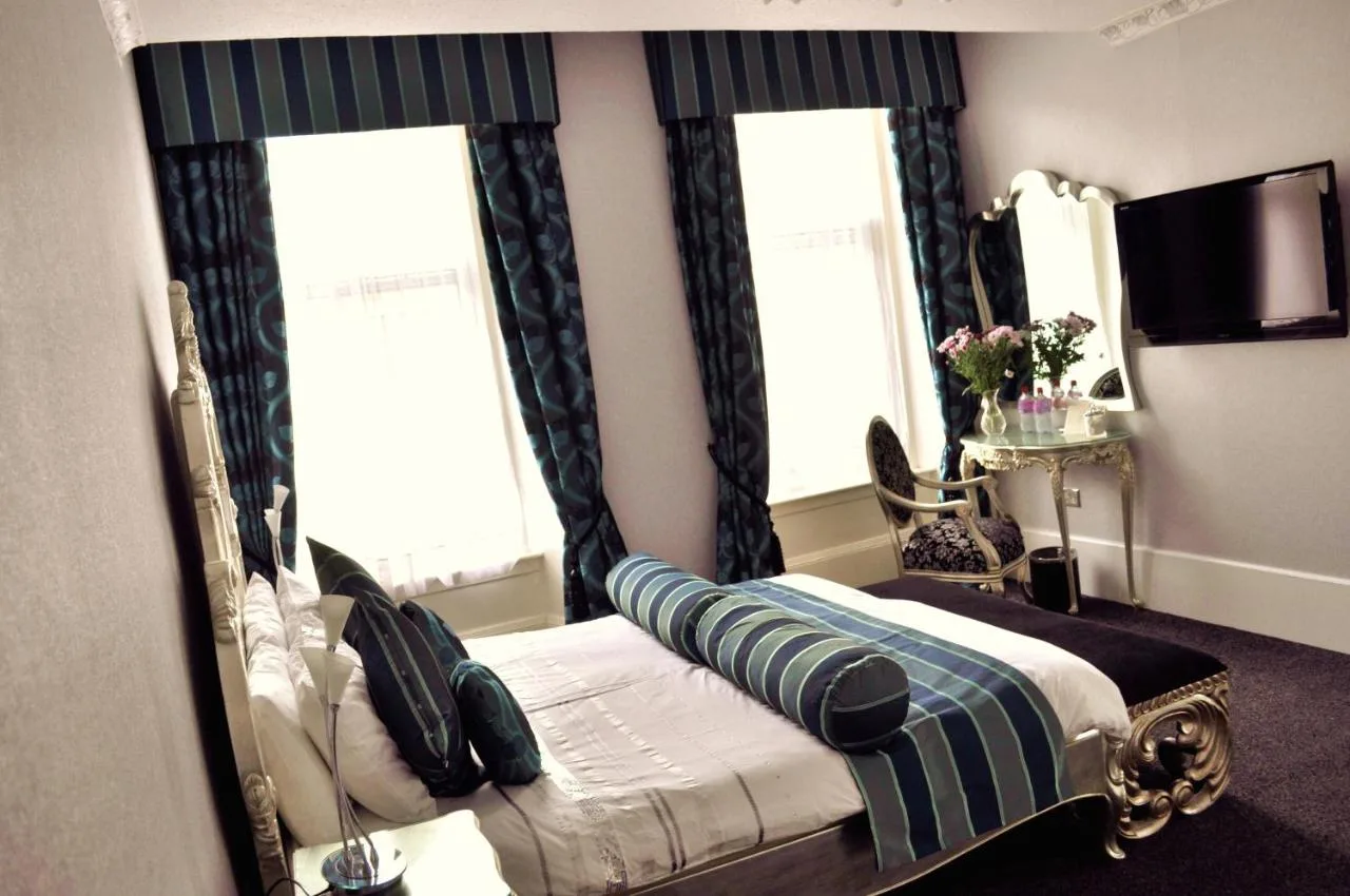 Honeymoon Suite